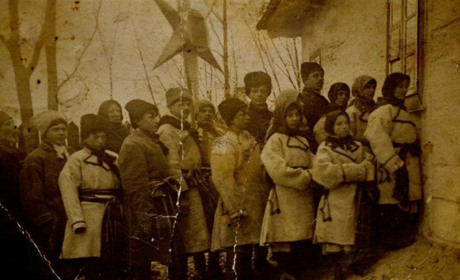 Архівне фото. Коли святкували Різдво в Глухові 1925 року