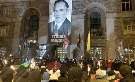«Батько наш Бандера»