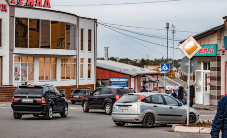Автомобільними дорогами Жмеринки: пройдіть 10 запитань для водіїв