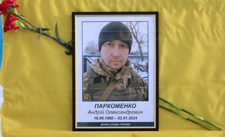 У Глухові в останню путь провели бойового медика Андрія Пархоменка