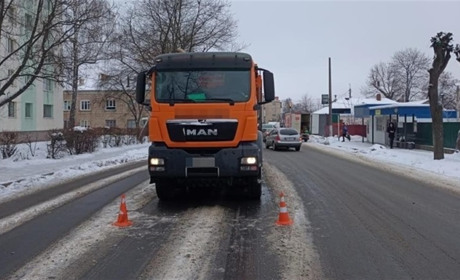У Звягелі вантажівка збила чоловіка: слідчі завершили розслідування