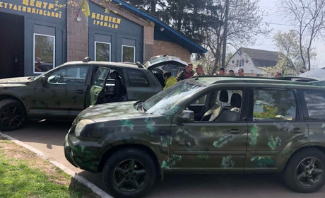 Дві автівки від Студениківської громади відправилися в подарунок воїнам на передову