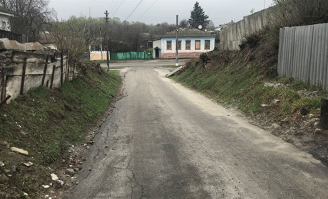 На Загребеллі будинки сповзають на дорогу, якою діти ходять до школи. І там вже були обвали