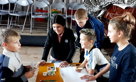 Кросівки замість підборів, спортивний костюм замість сукні: як школярі про здоров’я дбають
