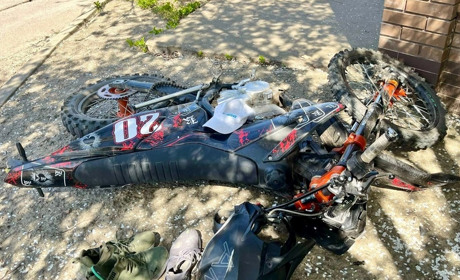 У Первомайську мотоцикл зіткнувся з вантажівкою: постраждали двоє людей