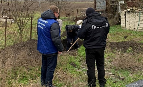 Загиблих ховали на присадибній ділянці: поліція документує воєнні злочини армії рф на Херсонщині
