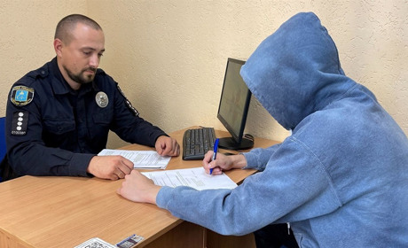 На Шосткинщині затримали чоловіка, який зберігав удома гранати, міну та тротил