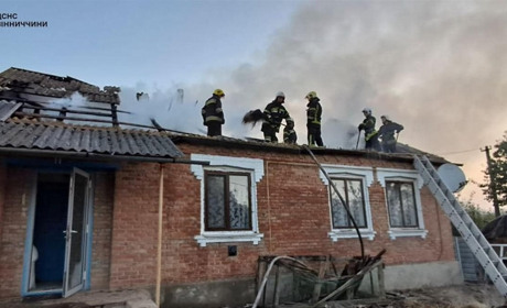 У ніч на 27 серпня в область зайшло 8 БпЛА та 3 крилаті ракети. Уламки ракети впали на будинок