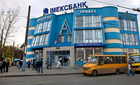 Труханов хоче заборонити автобусам з області приїжджати в район Привозу