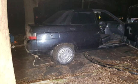 У Петропавлівці на місці злочину поліція затримала крадія телефонного кабелю