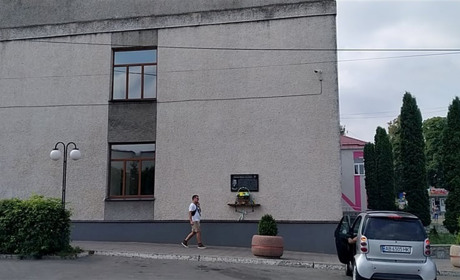 На фасаді будівлі міської ради у Жмеринці встановили меморіальну дошку Миколі Лівіцькому