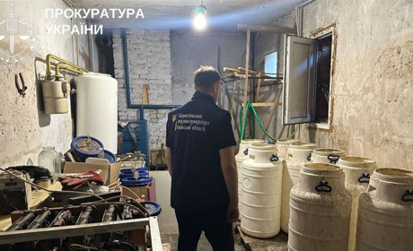 У Переяславі двоє ділків організували збут метадону «на дому», прокуратура повідомила їм підозру
