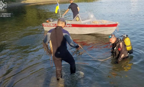 У Троїцькому під час купання у річці зник чоловік. Рятувальники шукають також зниклу на річці дитину