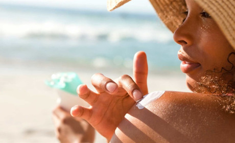 Що брати із собою у спекотну подорож для комфорту шкіри