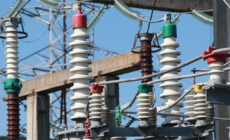 На Хмельниччині діють погодинні й аварійні відключення електроенергії: енергетики пояснюють ситуацію