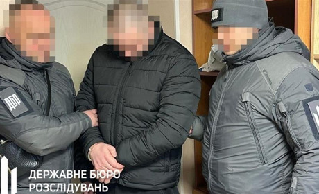 Заарештували екс-командира дивізіону з Херсонського напрямку: брав хабарі з підлеглих