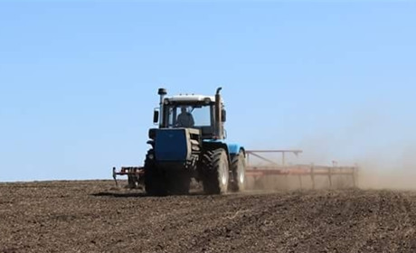 В "Уразово" культивують площі та готуються до другого підживлення озимих