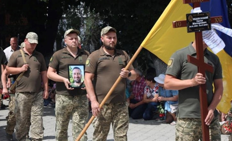 Громада Сміли прощалася із захисником Євгеном Недашківським