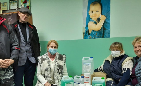 Жителька Одеси передала для села Мирного партію дезінфікуючих засобів: що її спонукало