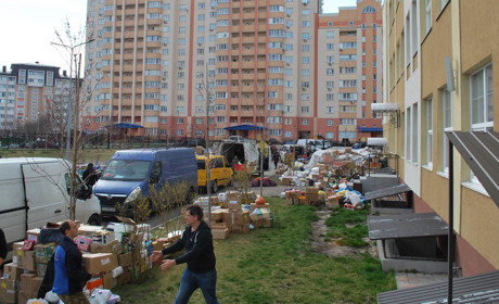 Золотонісці доставили гуманітарку у міста-супутники столиці після деокупації