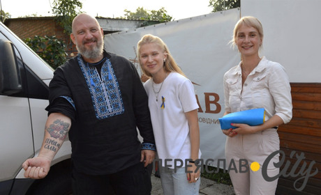 Австрієць зробив тату на підтримку України, возить до Переяслава допомогу і мріє купити тут житло