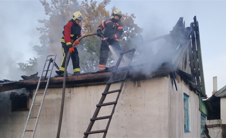 Володимирецькі рятувальники ліквідували пожежу в селі Хиночі