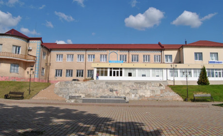 Вхід у найбільшу залу Городоцької громади заборонено. У фойє будинку культури впала стеля