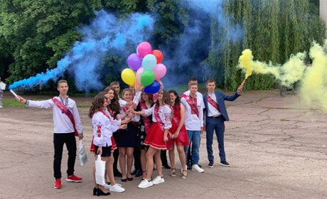 Свято останнього дзвоника. Як це було у Стольному
