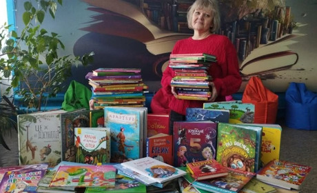 Шосткинська бібліотека отримала нові книги для дітей від проєкту "Добраніч"