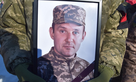 Віддав життя за Україну: Нетішинська громада провела у вічність Героя Олександра Форсюка