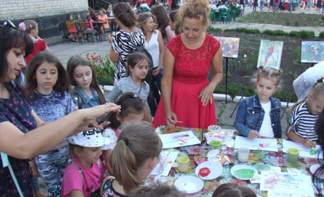 Мрійниця, яка допомагає втілити дитячі бажання. Історія гуляйпільської художниці Ганни Кочеткової