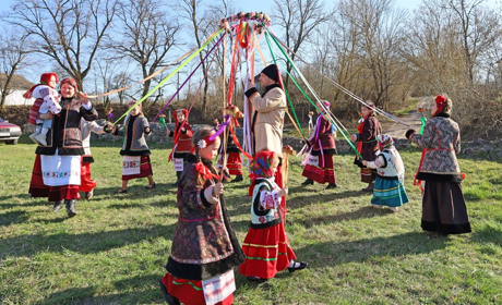 З Христовим Воскресінням вас вітає зразковий фольклорний колектив «Крикухи»