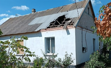 На Херсонщині армія рф атакувала житлові будинки, приватні автівки, кричну інфраструктуру