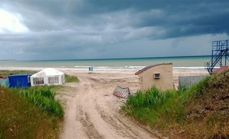 Незаконные шлагбаумы возле пляжей убрали, но они могут вновь появиться