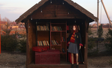 У Мамаївцях на тюльпановому полі відкрили виставку за мотивами книжок про Гаррі Поттера