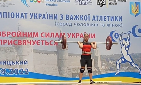 Краса і сила: уманські студентки успішно виступили на чемпіонаті України з важкої атлетики