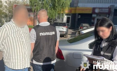 На Житомирщині поліція викрила лікаря ВЛК у видачі "білого квитка" придатному до служби
