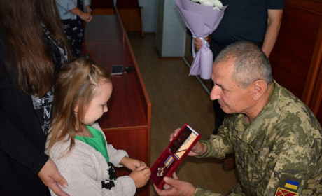 У Дубровиці посмертно відзначили захисника Віталія Шинкарчука
