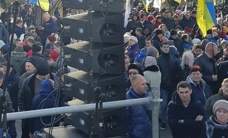 Сьогодні, 12 листопада, в Києві продовжується акція протесту «Ні! продажу землі української» 