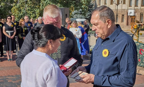 Героя з Дмитрівки Андрія Зарецького нагородили посмертно орден "За мужність" ІІІ та вручили матері