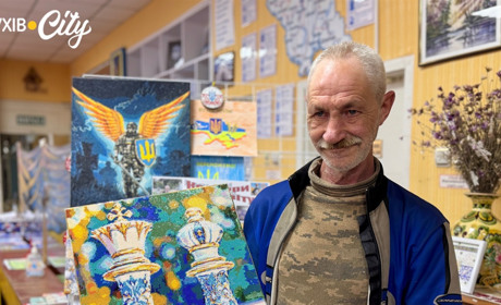 Художник на триколісному велосипеді: глухівчанин із ДЦП створює красу довкола себе попри бар'єри