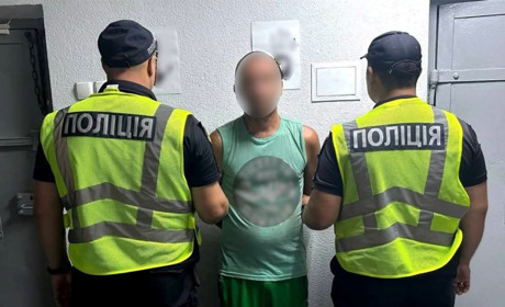 У Переяславі п'яний чоловік увірвався у будинок пенсіонерки та погрожуючи їй ножем вимагав гроші
