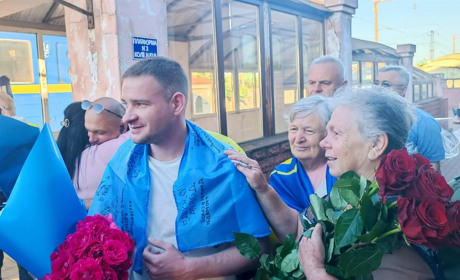 Після чотирьох років полону — вдома: Знам'янська громада зустріла Захисників