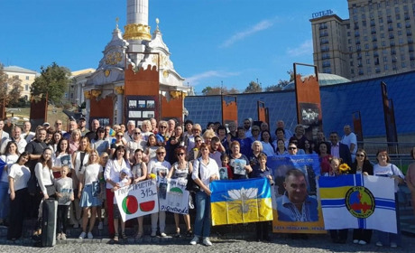 Жителі Херсонщини вийшли у Києві на акцію підтримки мешканців окупованих територій