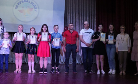 Замість сухих доповідей виступи учнів. У Новобогданівській ОТГ відбулося свято «На крилах Успіху»