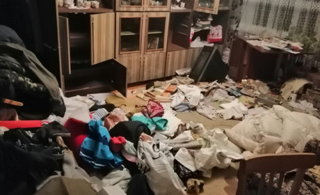 Увірвалися в будинок: у Сарнах напали на родину пенсіонерів