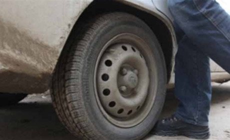 Таксист наїхав на свого пасажира