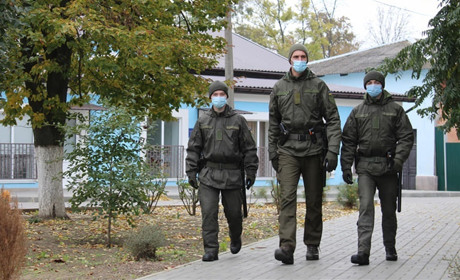 Нацгвардія у Херсоні охороняє кілька лікарень. Розповідаємо, навіщо