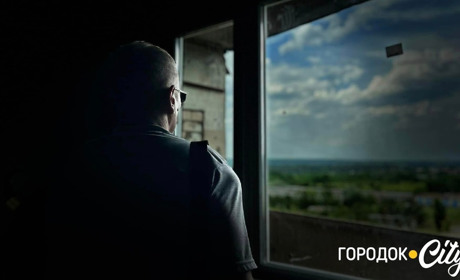 «Нас бомблять, а ми складаємо пазли?» Історія «добробатівців», які відбудовують Харків