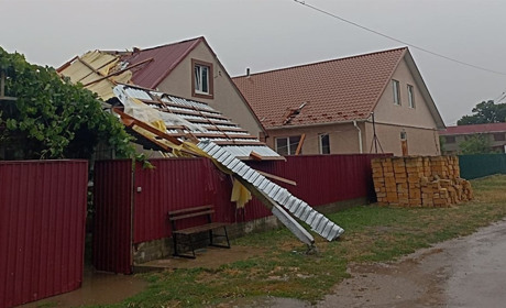 У Роздільній випала місячна норма опадів. Негода знеструмила понад 40 населених пунктів Одещини